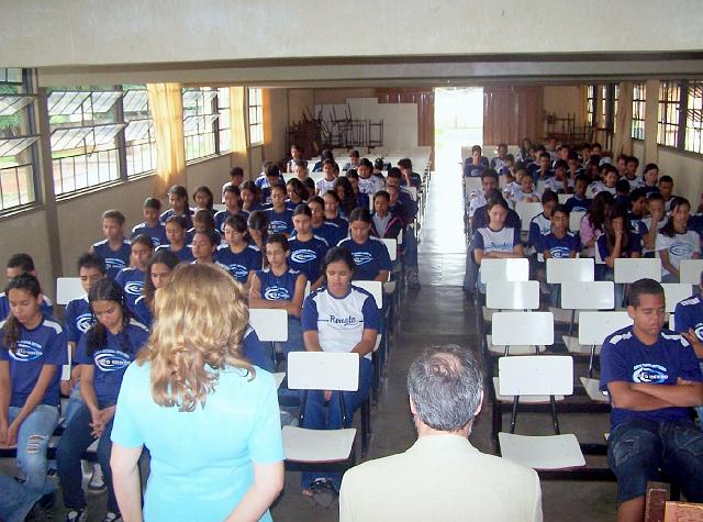 00044 Brasil - Sete Lagoas.jpg - 3 June 2008 Students experience profound silence and orderliness, which is the basis for total brain functioning.